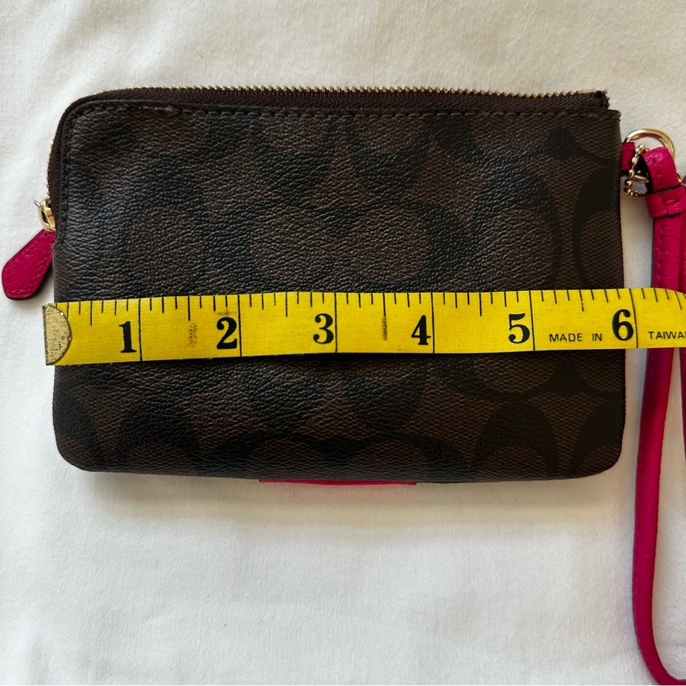 Coach Corner Zip Signature Canvas Brown Pink Wristlet - Picture 3 of 7